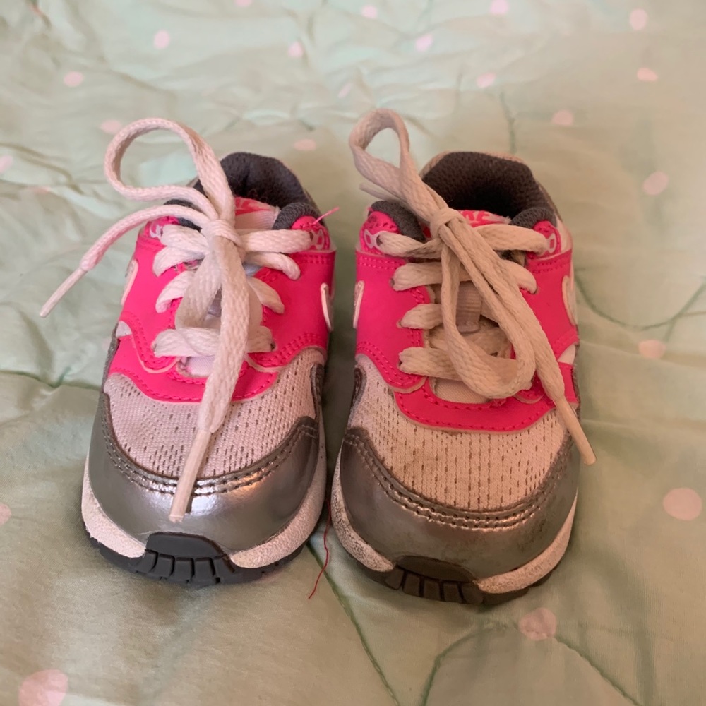 Nike baby girl silver & pink sneakers size 4